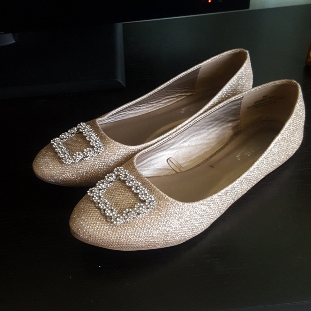 Madeline stuart flats for women or girls